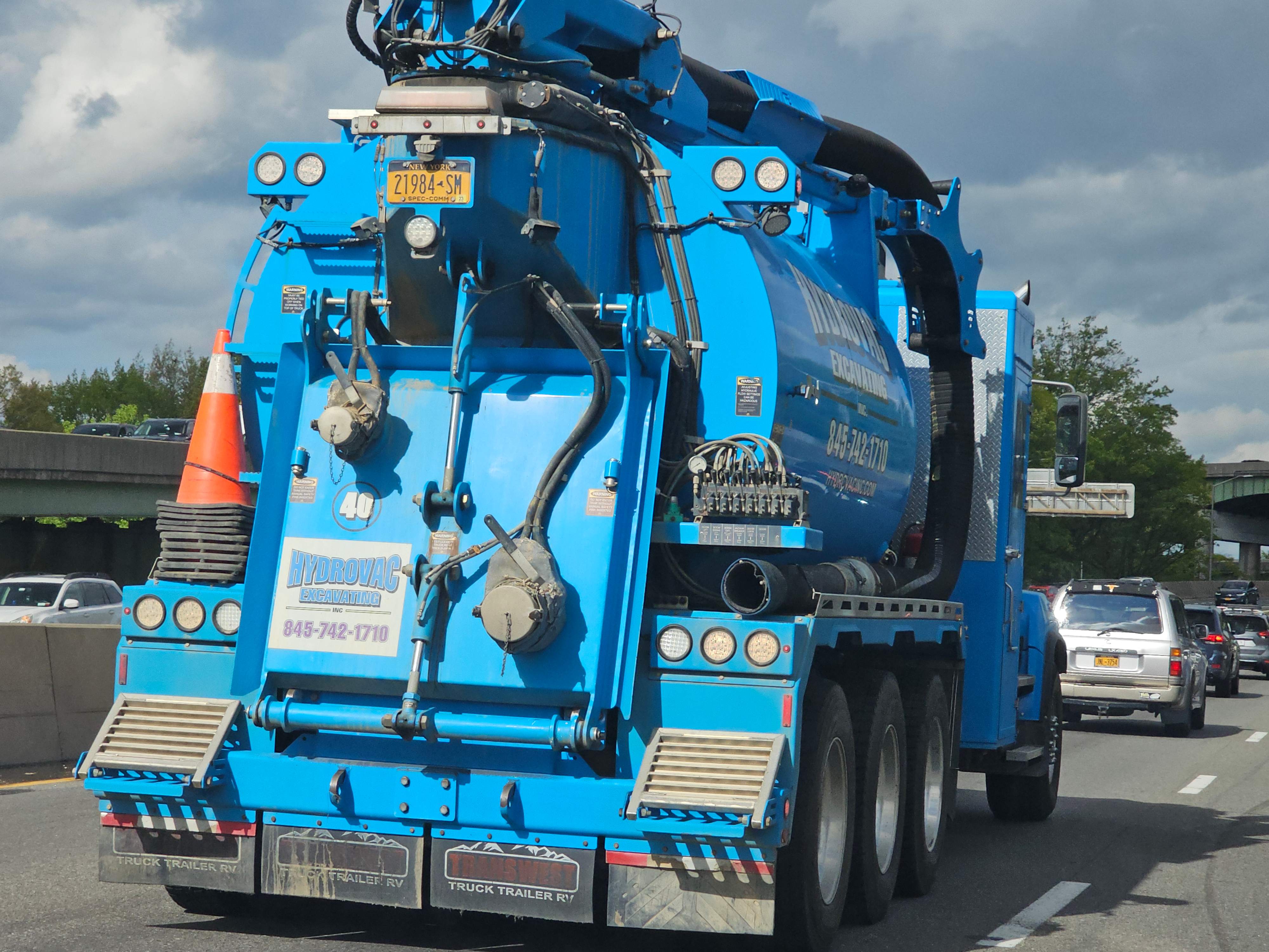 Hydrovac Excavating Inc logo