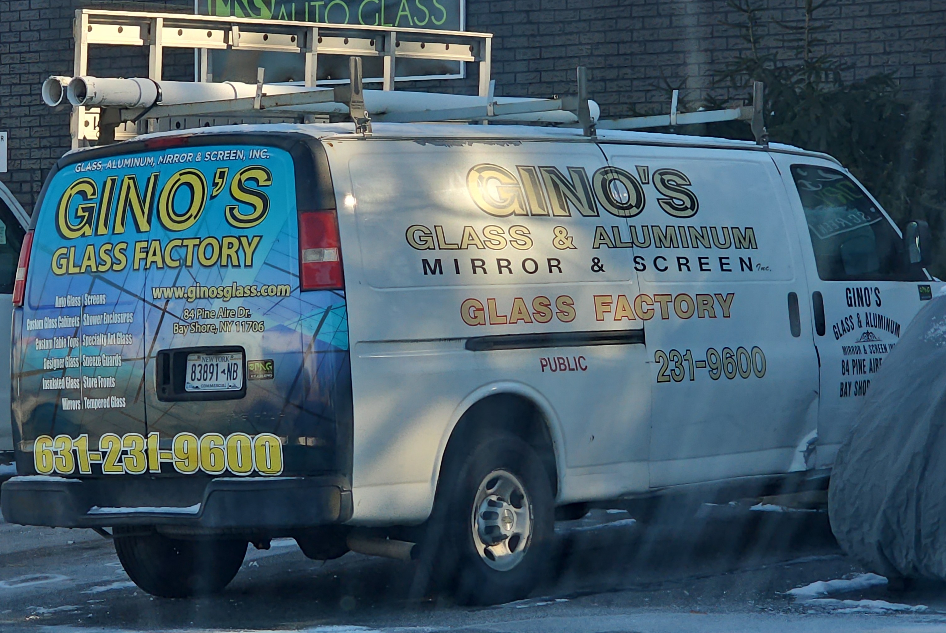 Gino's logo