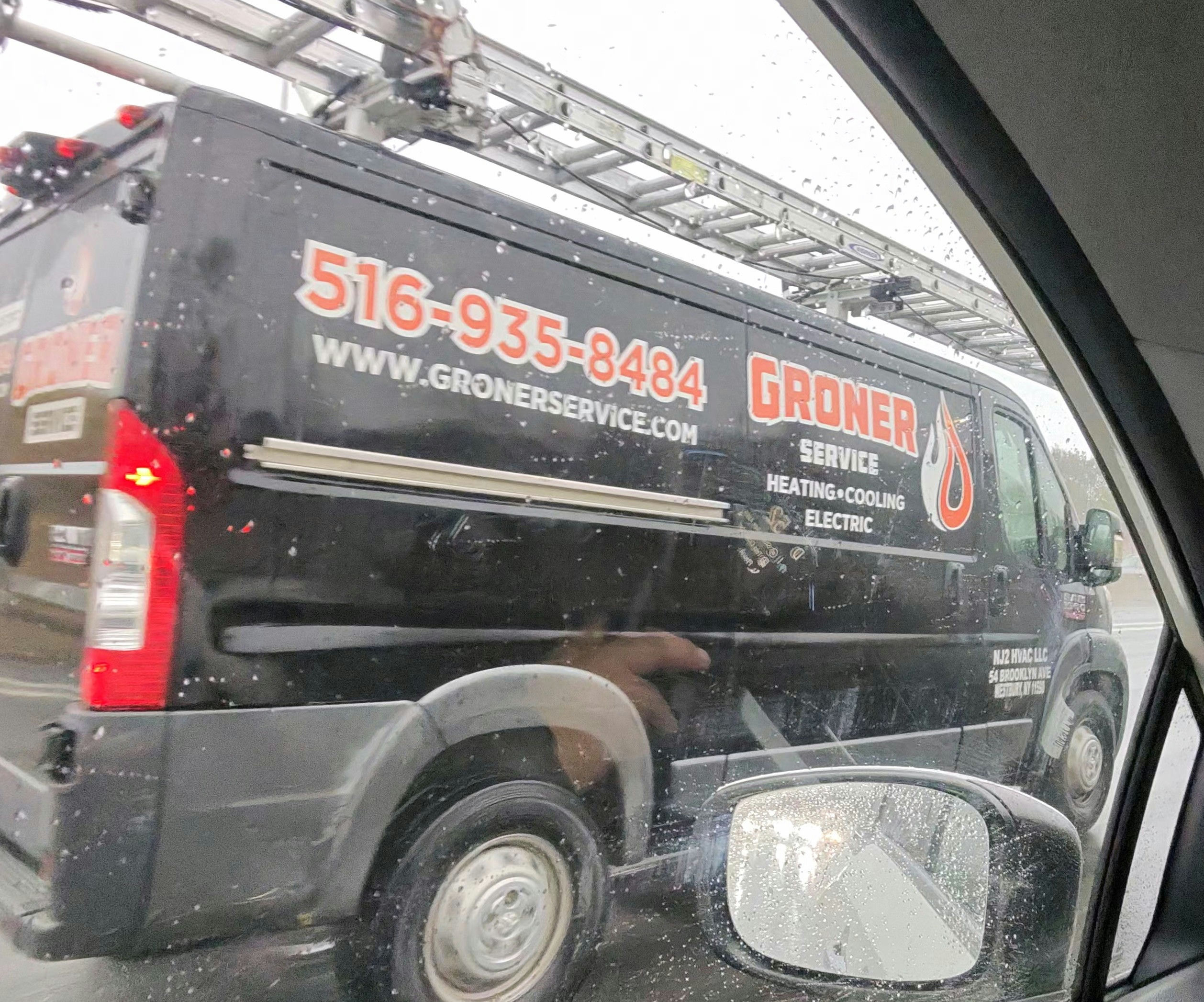 GRONER SERVICE logo