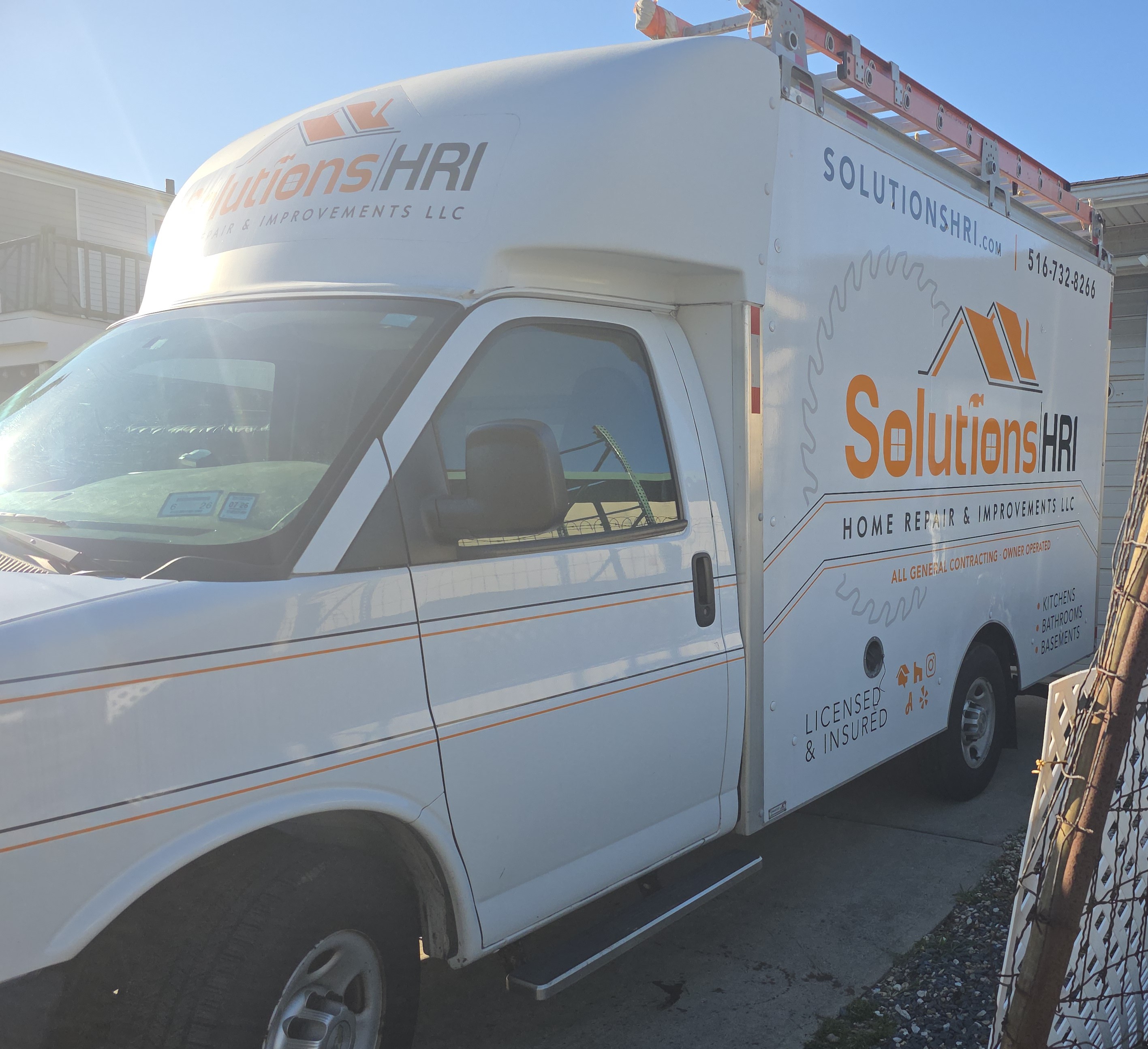 SOLUTIONS HRI logo